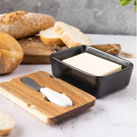 KLAUSBERG KB-7784 — czarna porcelanowa maselniczka z akacjową pokrywką i nożykiem