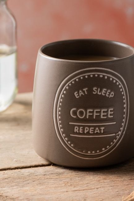 Mikasa Eat Sleep Coffee Repeat — kubek kamionkowy 400 ml